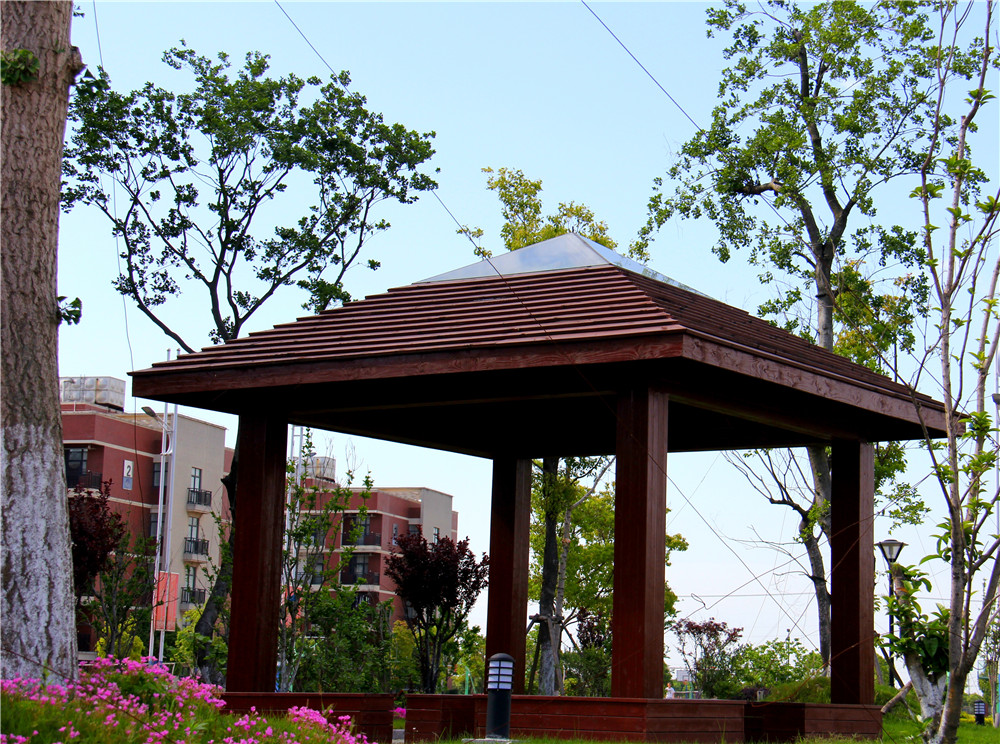 在绿意包围的匠心亭小坐片刻，此时你便是风景