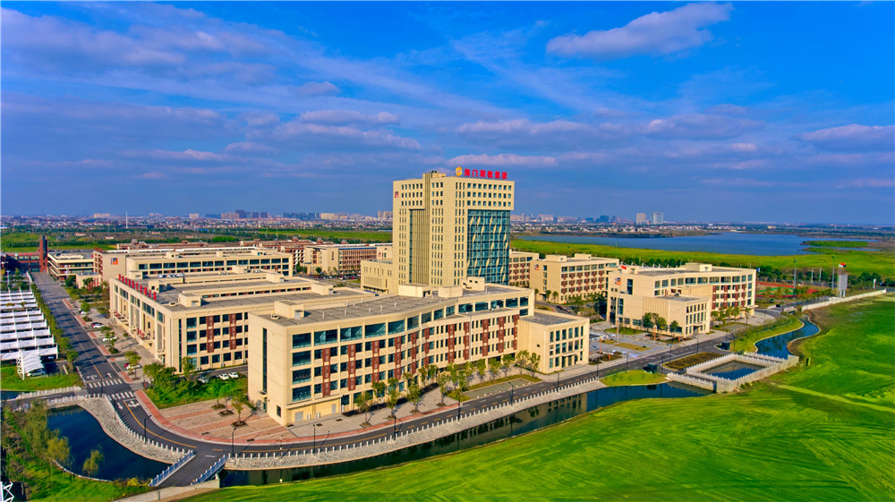 一所现代化的学校已拔地而起